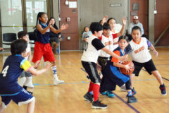 Thunder Windyboy, of the Thunder, looks to dish the ball as he is surrounded by Suns players in 8-9 age category.
